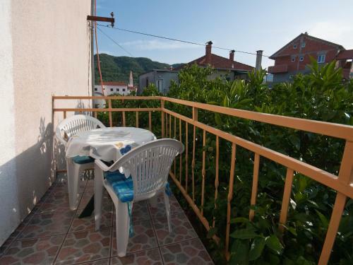 Apartments Srhoj
