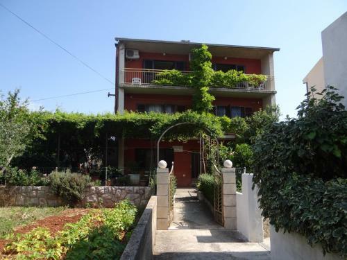 Apartments Srhoj