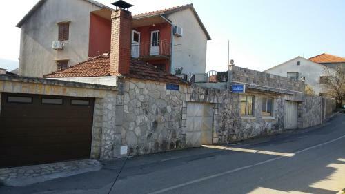 Apartments Srhoj