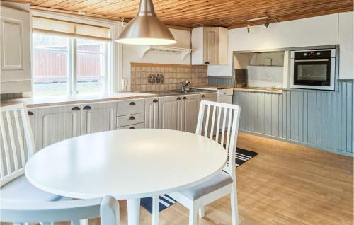 Amazing Home In �desh�g With 2 Bedrooms