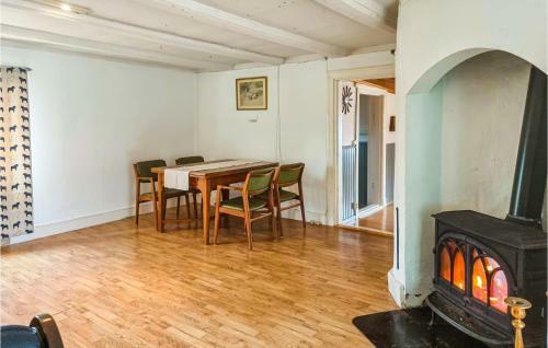 Amazing Home In �desh�g With 2 Bedrooms
