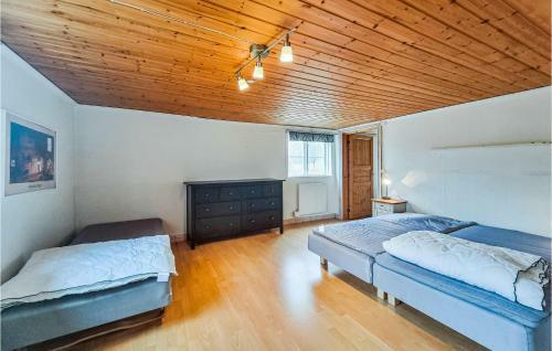 Amazing Home In �desh�g With 2 Bedrooms