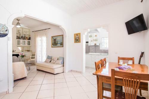 Giorgos House