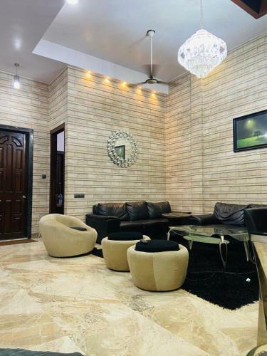 Ad Villas