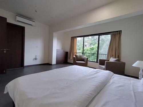 Villa Leisurely Ista Dhara With Infinity Pool
