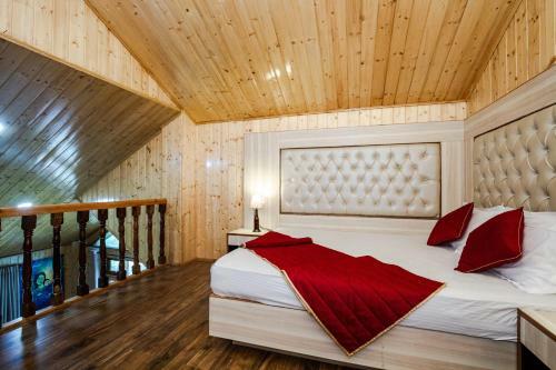 Villa Saffronstays The Mont Arcadia