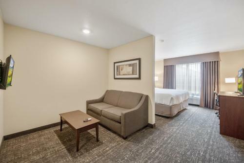 Cobblestone Hotel & Suites - Lamar