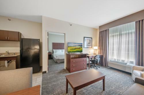 Cobblestone Hotel & Suites - Lamar