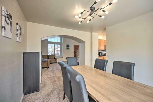 Bright Monument Escape Near Parks And Trails!