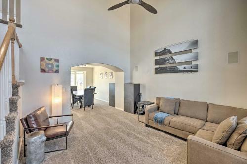 Bright Monument Escape Near Parks And Trails!