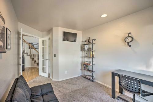 Bright Monument Escape Near Parks And Trails!