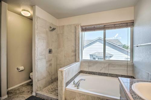 Bright Monument Escape Near Parks And Trails!
