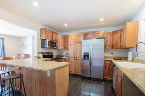Spacious 4 Bedroom House Close To Everything!