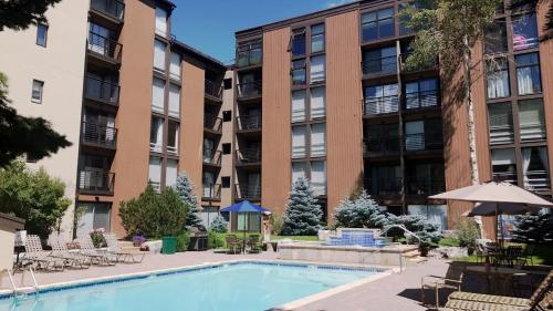 Vail International 106