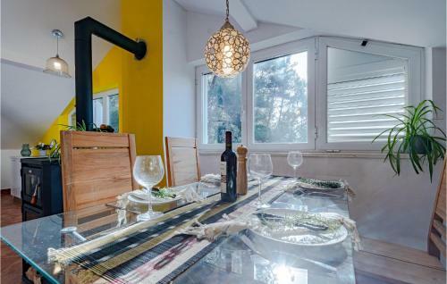 Nice Home In Pupnat With Wifi And 5 Bedrooms