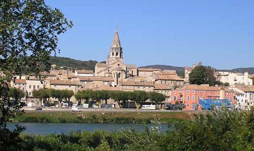 Bourg Saint And�ol : Agr�able Maison De Ville