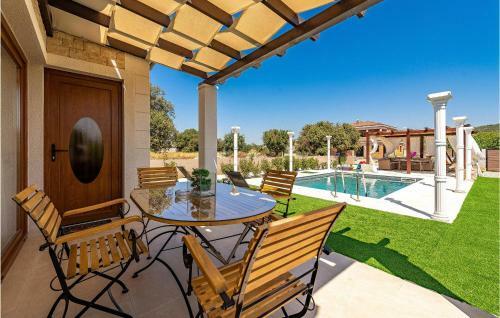 Nice Home In Bibinje With 2 Bedrooms