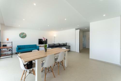 T2 Elia Apartment