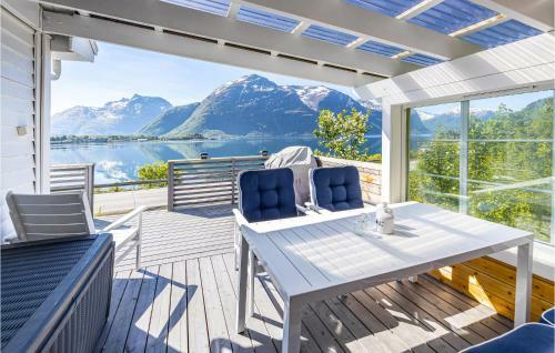 Amazing Home In Isfjorden With 2 Bedrooms