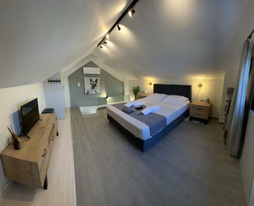 Ionian Hospitality ???????