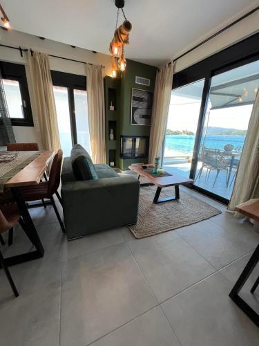 Ionian Hospitality ???????
