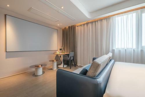 Atour Hotel Taizhou Maoye World