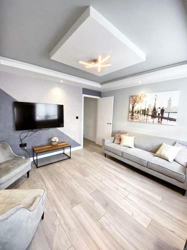 Wonderful 2 Bedroom Semi-detached House