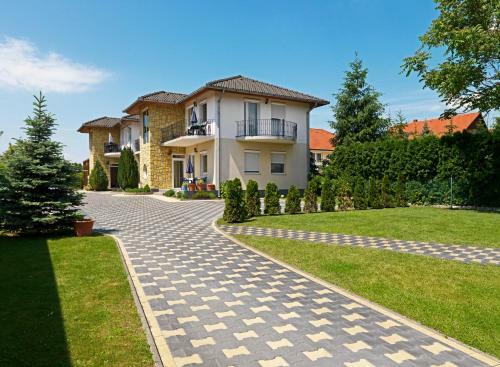 Balatonlelle Apartmanh�z