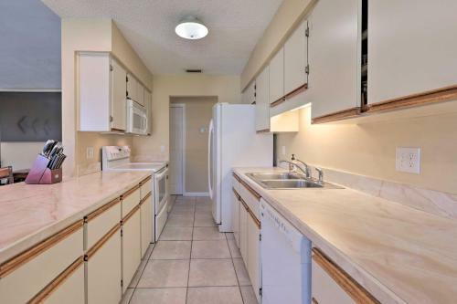 Edgewater Abode About 7 Mi To New Smyrna Beach!