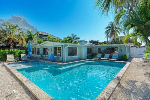 New Rental The Haven Unit 1 Heated Pool Home