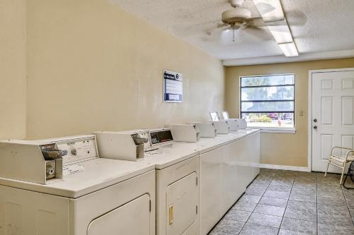 Apartamento Venus 117 Is A 1 Br With Recent Updates Steps From The Pool And Beach Access Condo