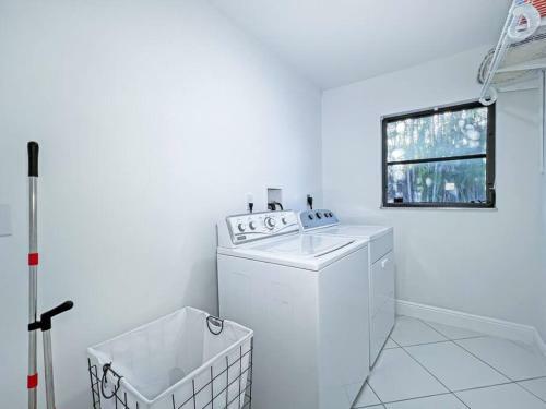 Pelican Central With Heated Pool