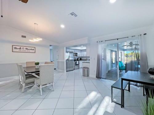 Pelican Central With Heated Pool