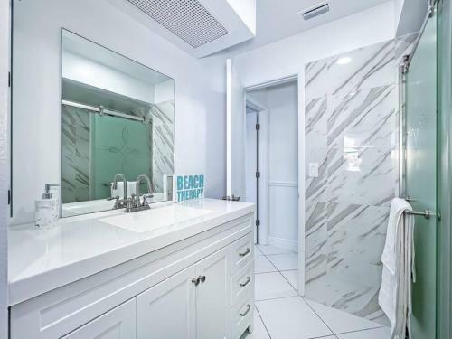 Pelican Central With Heated Pool