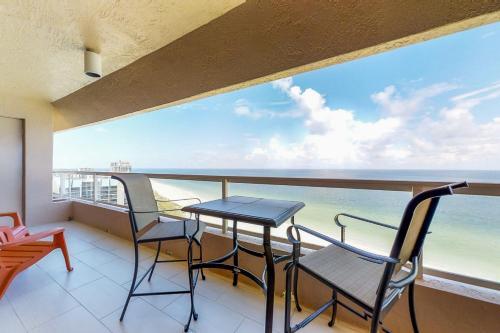 Crescent Beach Club I 19c