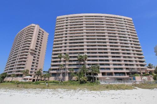 Crescent Beach Club I 19c