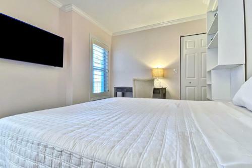 Lighthouse Pointe 502