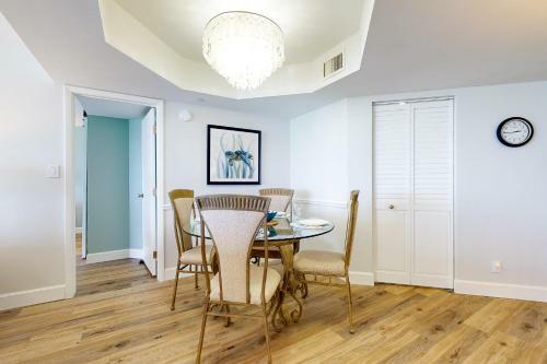Crescent Beach Club I 14f