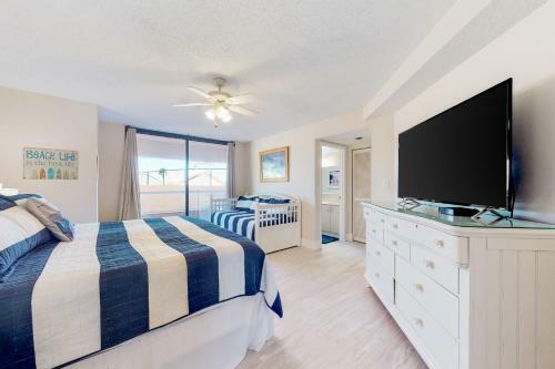 Crescent Beach Club I 3g