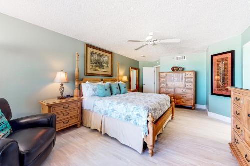 Crescent Beach Club I 3g