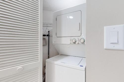 Crescent Beach Club I 3g