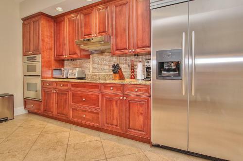 Sandpearl Residences 606