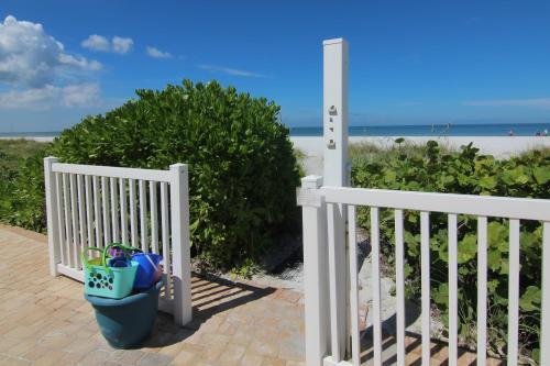 Belleair Beach Club 211