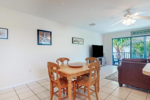 Beachside Villas 204b