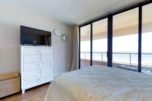 Crescent Beach Club II 6f