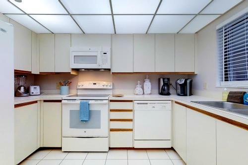Crescent Beach Club II 6f