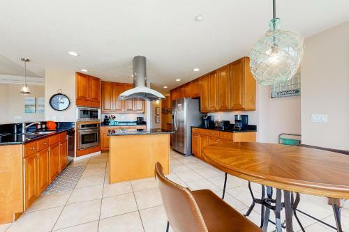 Sun West Palms 301