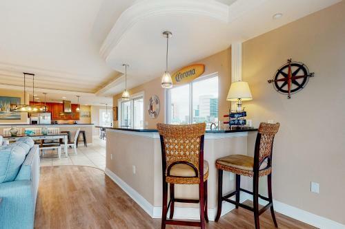Sun West Palms 301