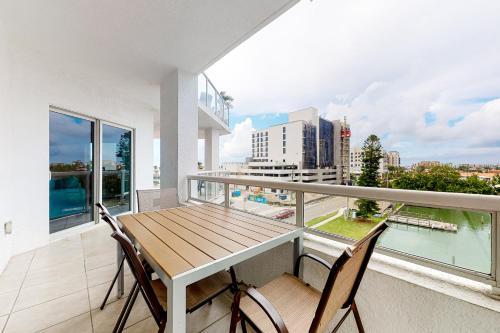 Sun West Palms 301