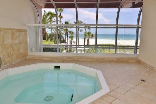Crescent Beach Club I 9b